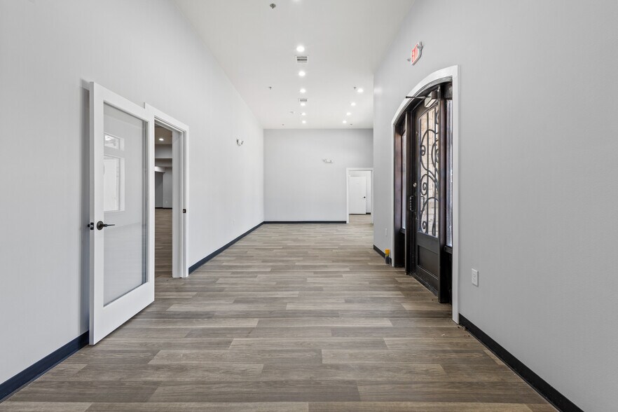 More Photos Of 800 N Plano Rd, Richardson Medical For Lease