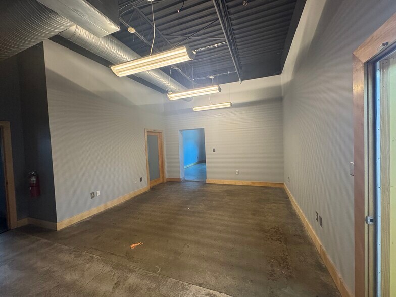 More Photos Of 220 N Davidson St, Indianapolis Research And Development For Lease