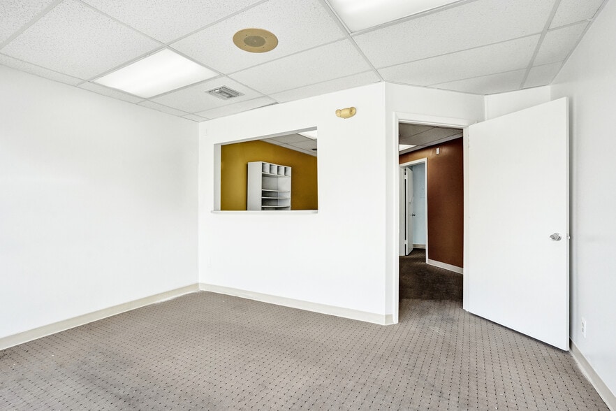 More Photos Of 2920-2940 E Commercial Blvd, Fort Lauderdale Storefront Retail Office For Lease