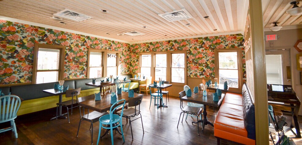 More Photos Of 304 W Cannon St, Fort Worth Restaurant For Sale