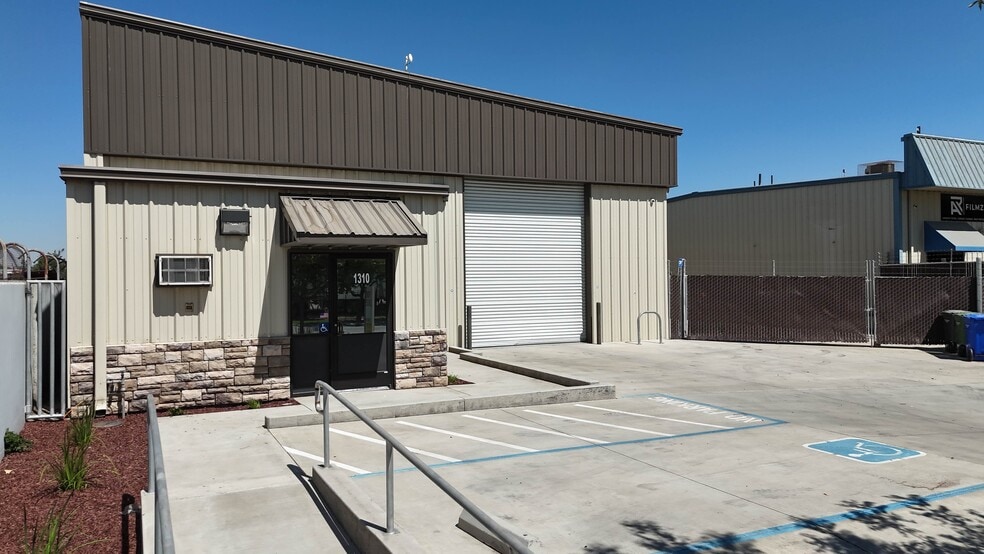 More Photos Of 1310 Venture Ln, Turlock Distribution For Lease