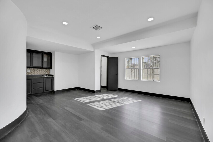 More Photos Of 530 S 7th St, Las Vegas Office Residential For Lease