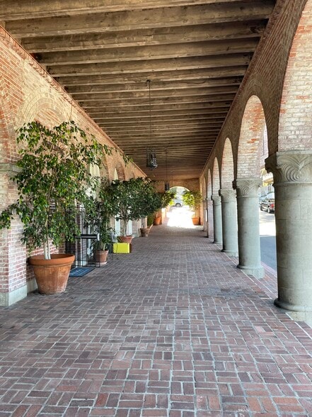More Photos Of 36 Malaga Cove Plz, Palos Verdes Estates Storefront Retail Office For Lease