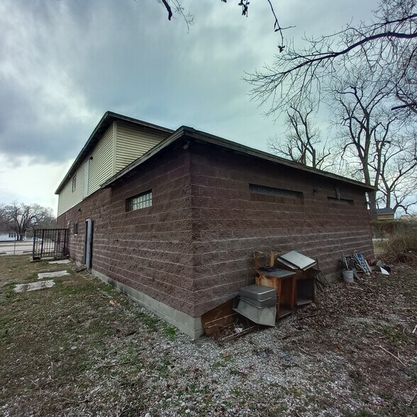 More Photos Of 6001 State St, East Saint Louis Restaurant For Sale