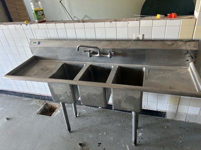 More Photos Of 7821 Old Beach Rd, Frederica Storefront For Lease