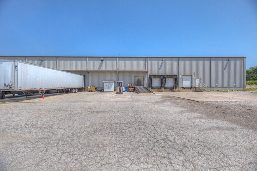More Photos Of 1691 N 161st East Ave, Tulsa Distribution For Lease