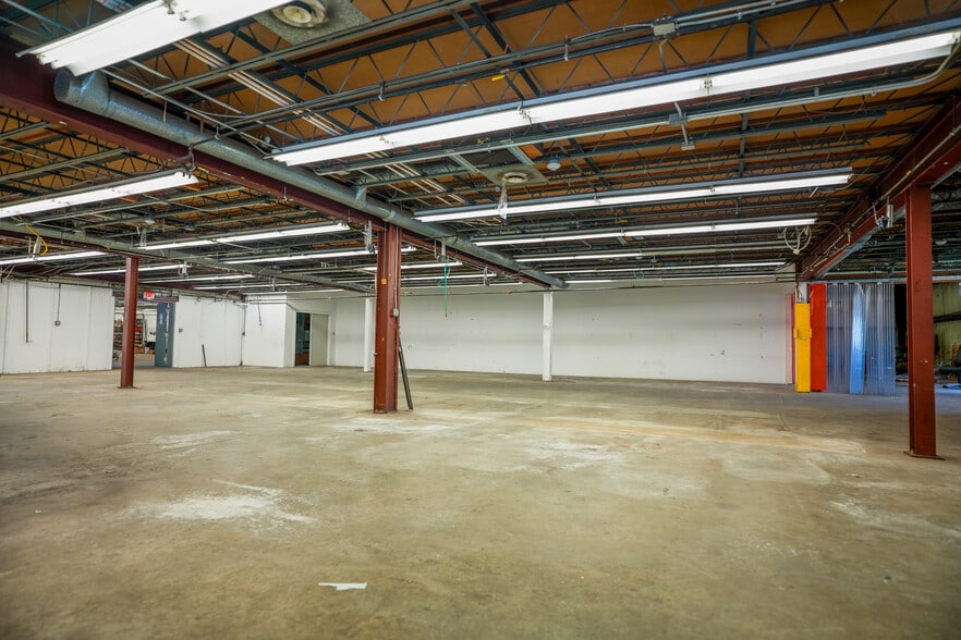 More Photos Of 35 Research Pky, Old Saybrook Light Manufacturing For Sale