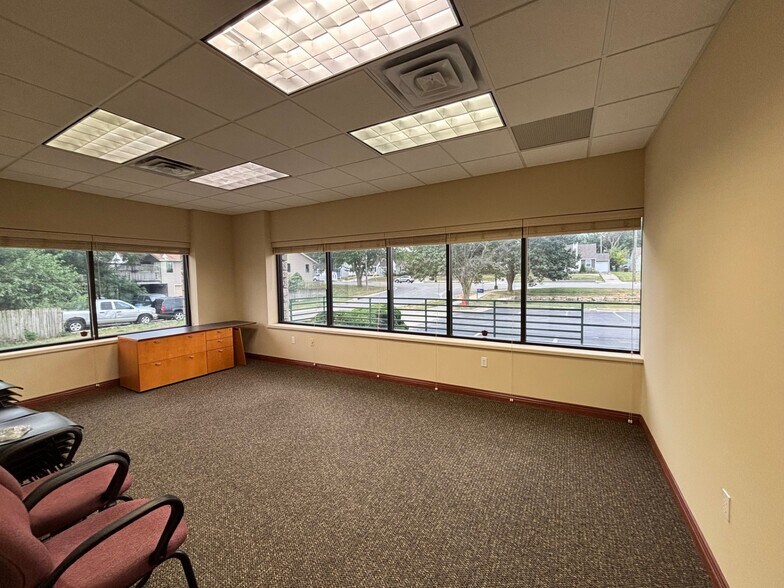 More Photos Of 5125 Roe Blvd, Mission Office For Sale