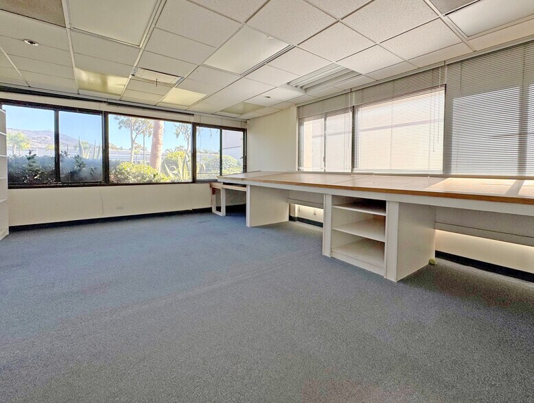 More Photos Of 1027 Cindy Ln, Carpinteria Warehouse For Lease