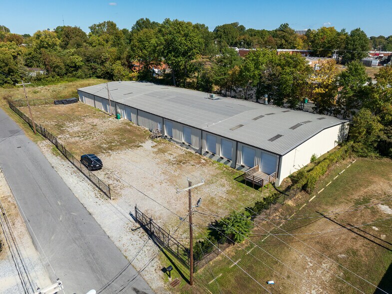 More Photos Of 501 Ennis St, High Point Warehouse For Sale