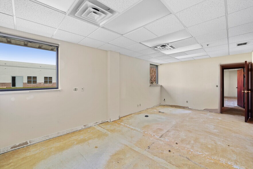 More Photos Of 1317 W Grand Ave, Port Washington Medical For Lease