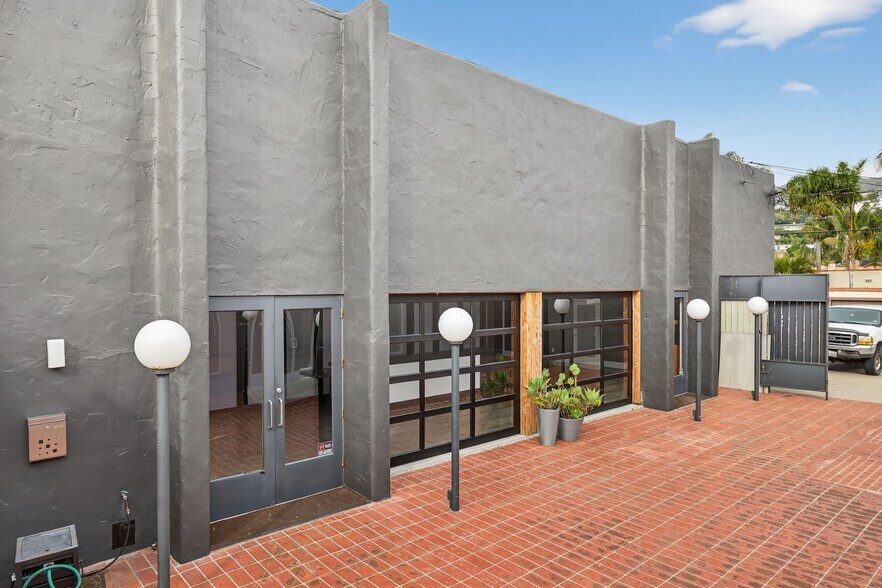 More Photos Of 1895 E Main St, Ventura General Retail For Sale