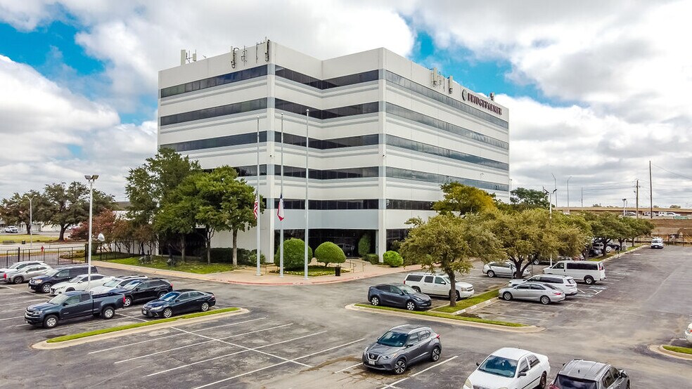 More Photos Of 2350 Valley View Ln, Dallas Loft Creative Space For Lease