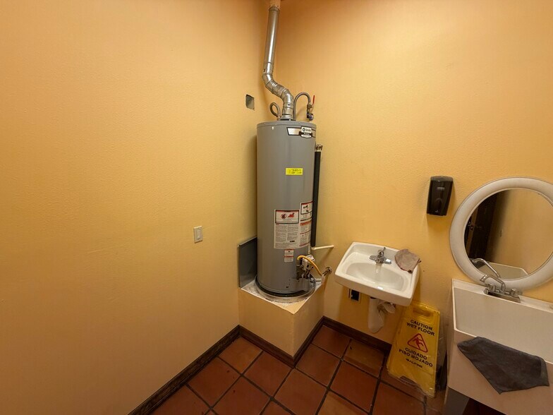More Photos Of 3701 McNutt Rd, Sunland Park Office For Lease
