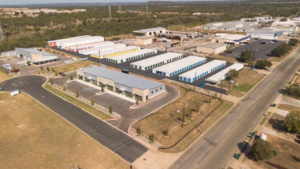 More Photos Of 2205 Warehouse Cir, Marble Falls Flex For Lease