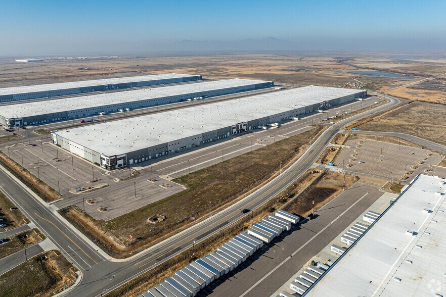 More Photos Of 1195 N 6550, Salt Lake City Distribution For Lease