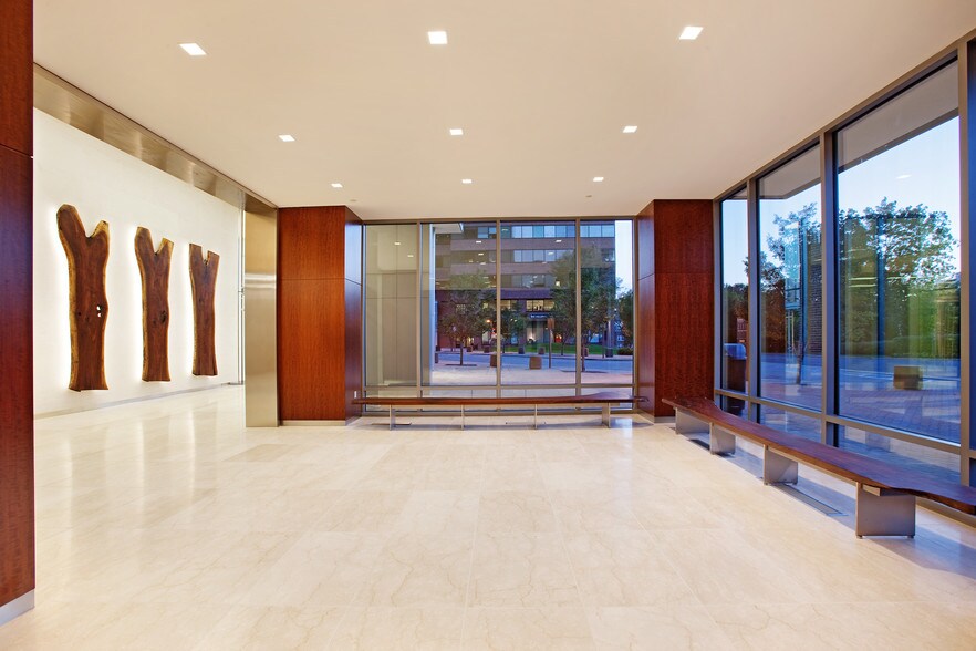 More Photos Of 2101 Wilson Blvd, Arlington Office For Lease