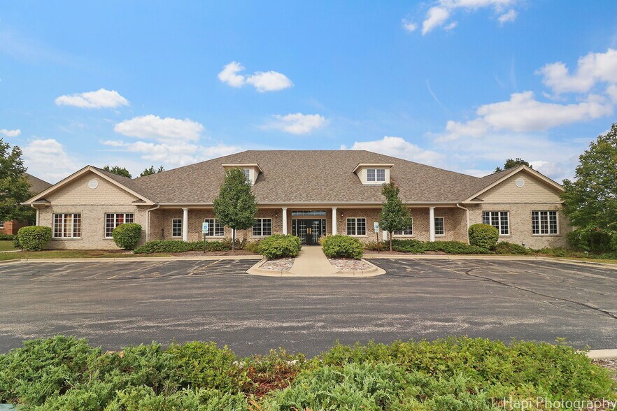 More Photos Of 3 Executive Ct, South Barrington Medical For Lease