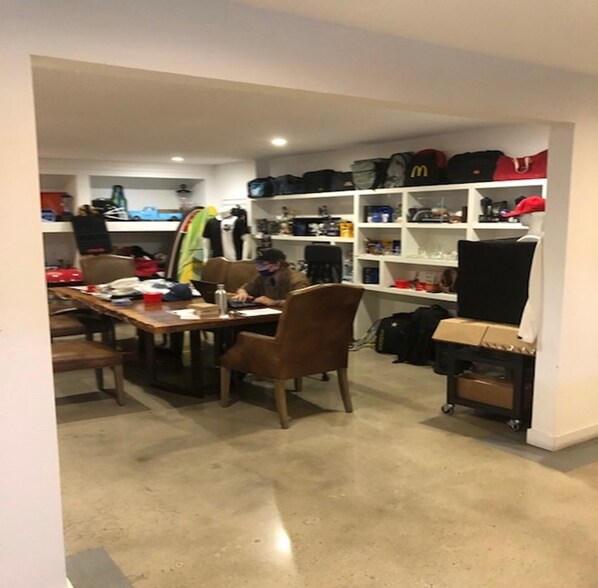 More Photos Of 3025 Airport Ave, Santa Monica Loft Creative Space For Lease