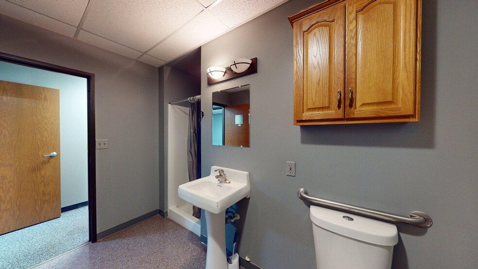 More Photos Of 2109 N Yellowood Ave, Broken Arrow Light Distribution For Lease