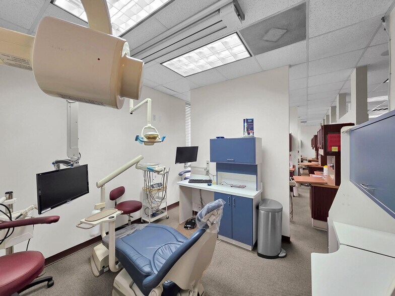 More Photos Of 6429 Fairmont Pky, Pasadena Office For Sale