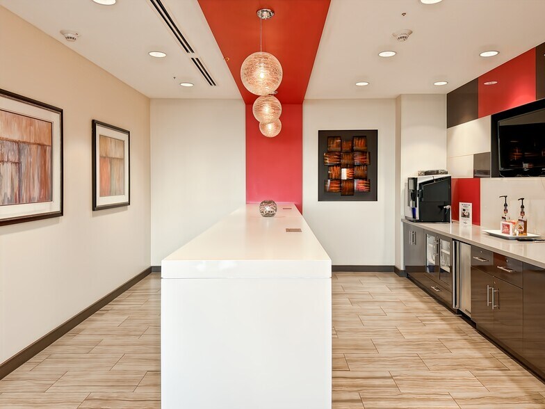 More Photos Of 333 SE 2nd Ave, Miami Office For Lease