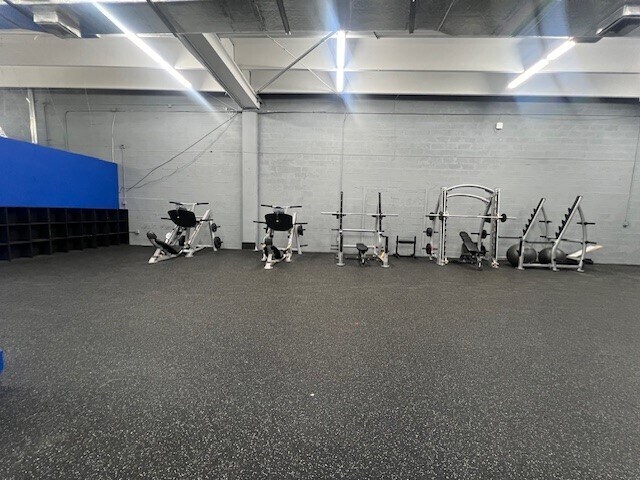 More Photos Of 4874 NW 167th St, Miami Lakes General Retail For Lease