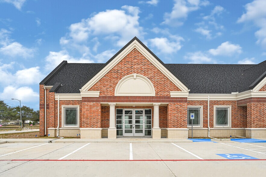 More Photos Of 7103 S Peek Rd, Richmond Medical For Lease