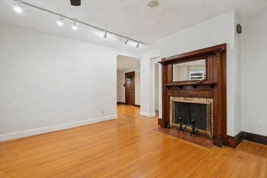 More Photos Of 327 Central St, Saugus Office For Sale