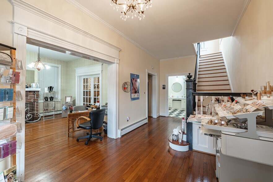 More Photos Of 664 Boulevard, Colonial Heights Office For Sale