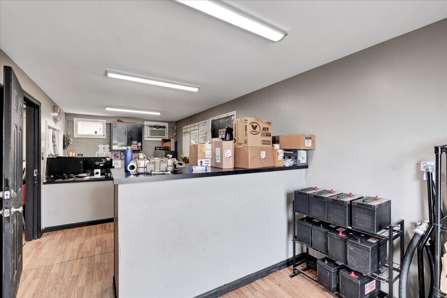 More Photos Of 133 W Blue Lick Rd, Shepherdsville Auto Repair For Sale