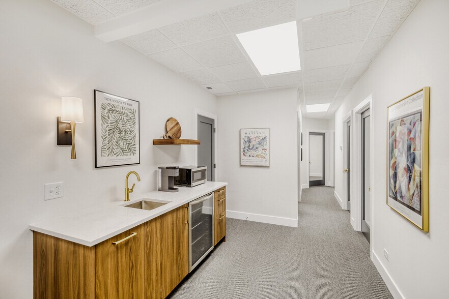 More Photos Of 610 W Roosevelt Rd, Wheaton Medical For Lease