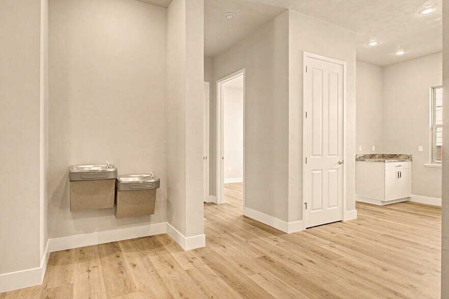 More Photos Of 13598 W Newberry Rd, Newberry Office For Lease