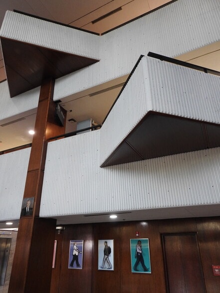 More Photos Of 2655 Le Jeune Rd, Coral Gables Office For Lease