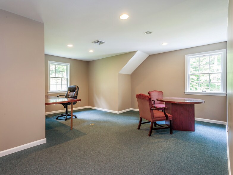 More Photos Of 315 Litchfield Rd, New Milford Medical For Sale