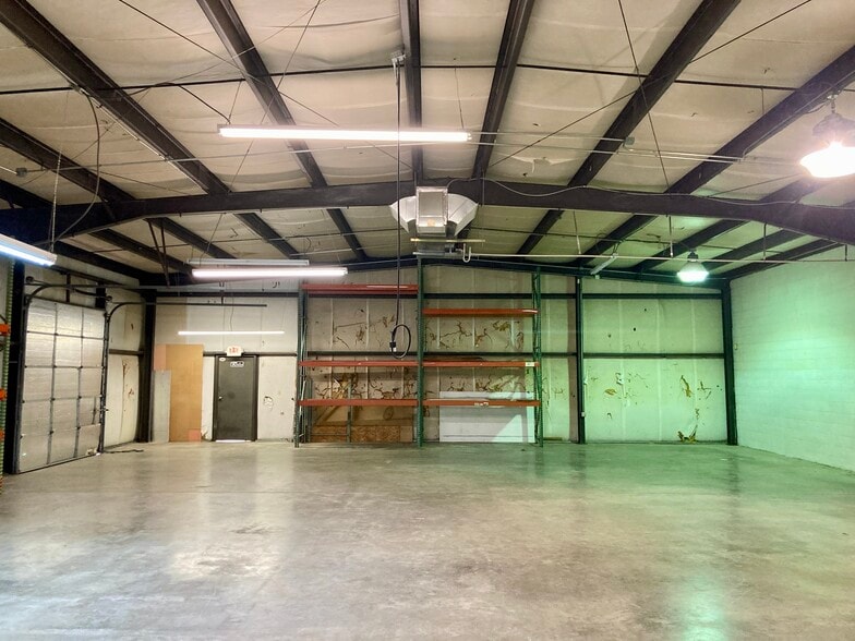 More Photos Of 2611 Phoenix Dr, Greensboro Warehouse For Lease