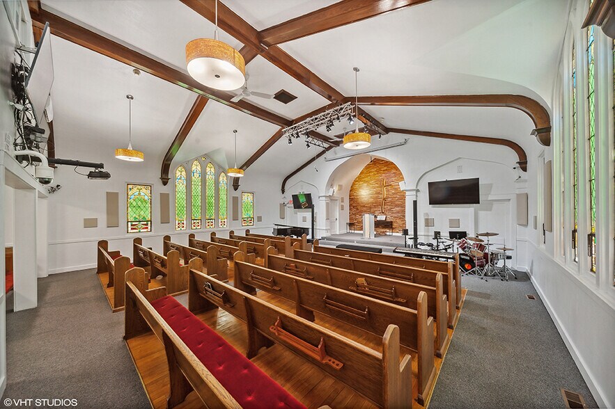 More Photos Of 240 Olde Half Day Rd, Lincolnshire Religious Facility For Sale