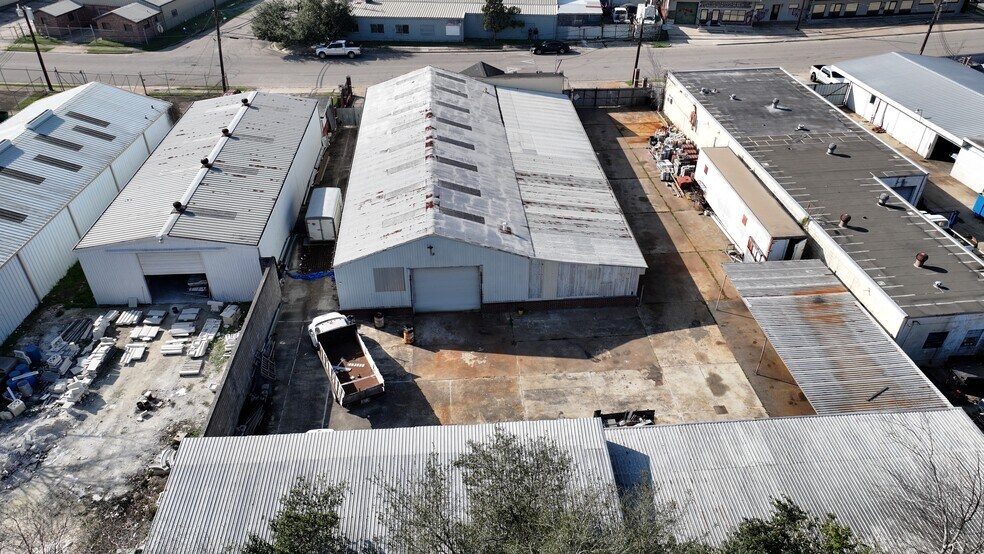 More Photos Of 4127 Weslow St, Houston Industrial For Lease