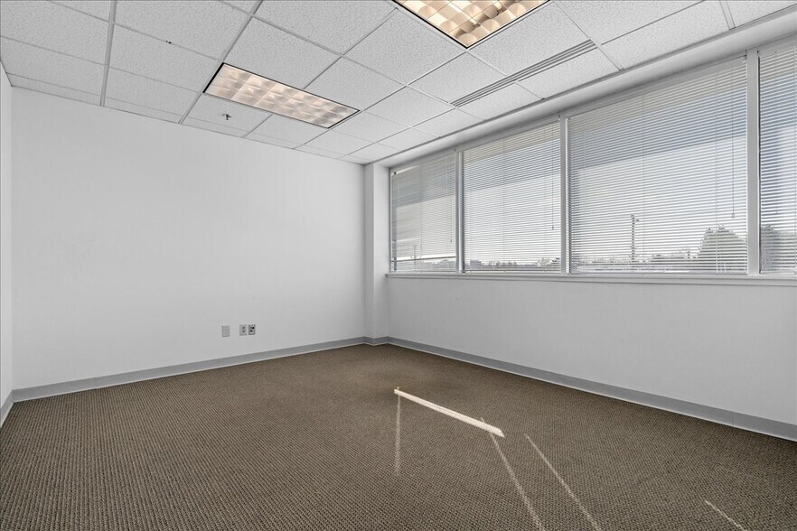 More Photos Of 4259 W Swamp Rd, Doylestown Office For Lease