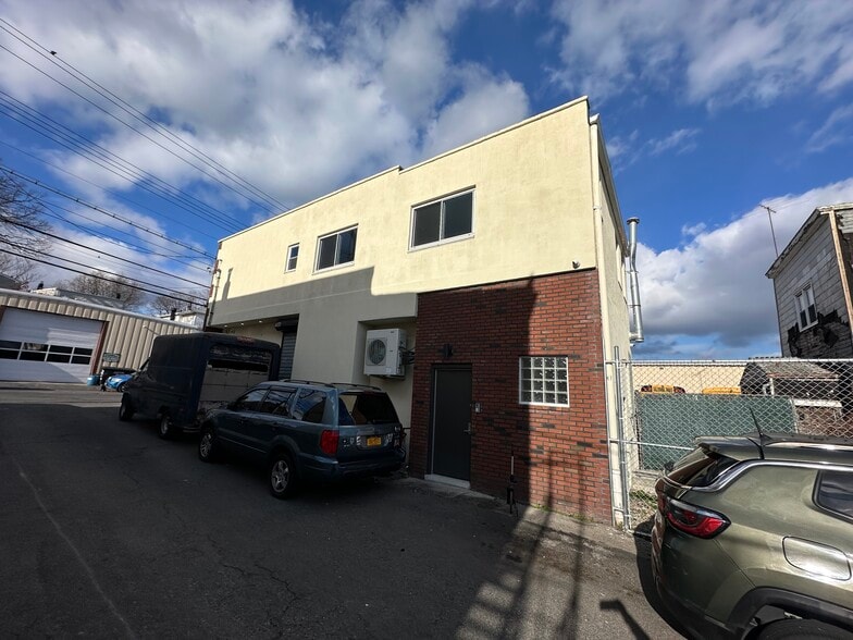 More Photos Of 20 Fullerton Ave, Yonkers Light Manufacturing For Lease