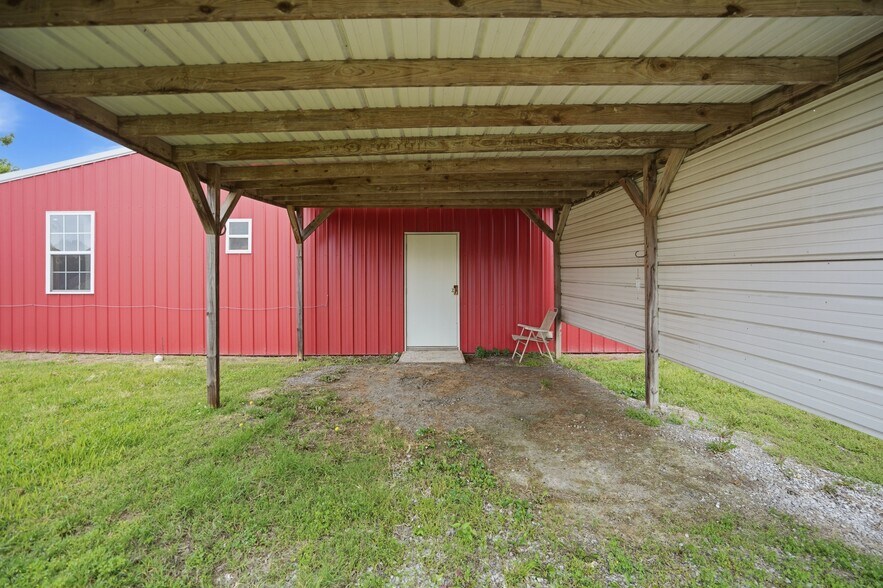 More Photos Of 113 S Wilder St, Chouteau General Retail For Sale