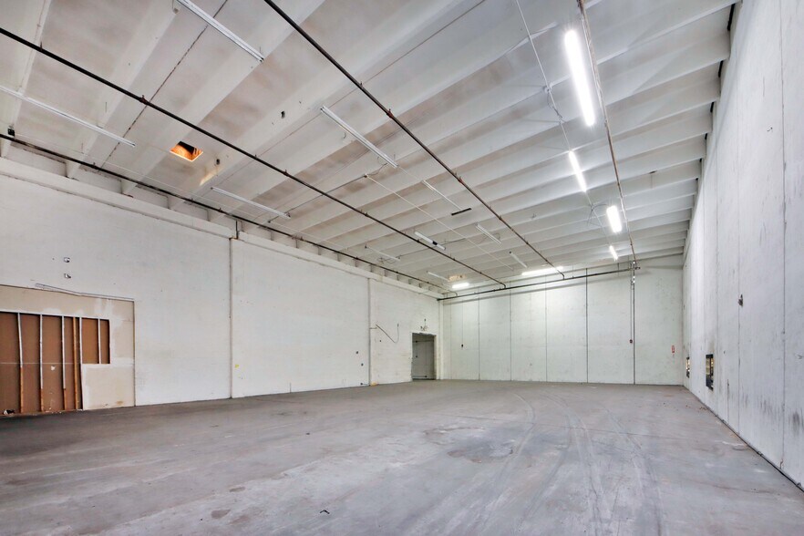 More Photos Of 1650 NW 23rd Ave, Fort Lauderdale Warehouse For Lease