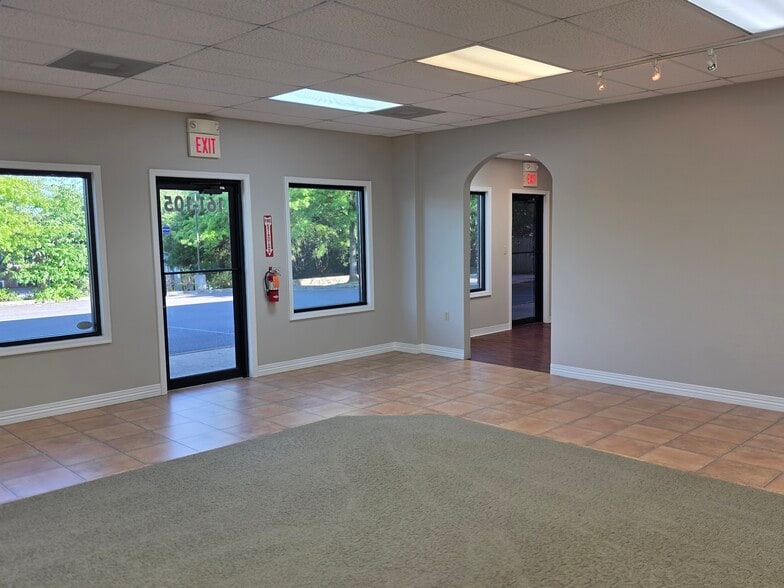 More Photos Of 161 Prosperity Dr, Winchester Showroom For Lease