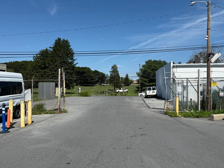 More Photos Of 1132 N Irving St, Allentown Truck Terminal For Lease
