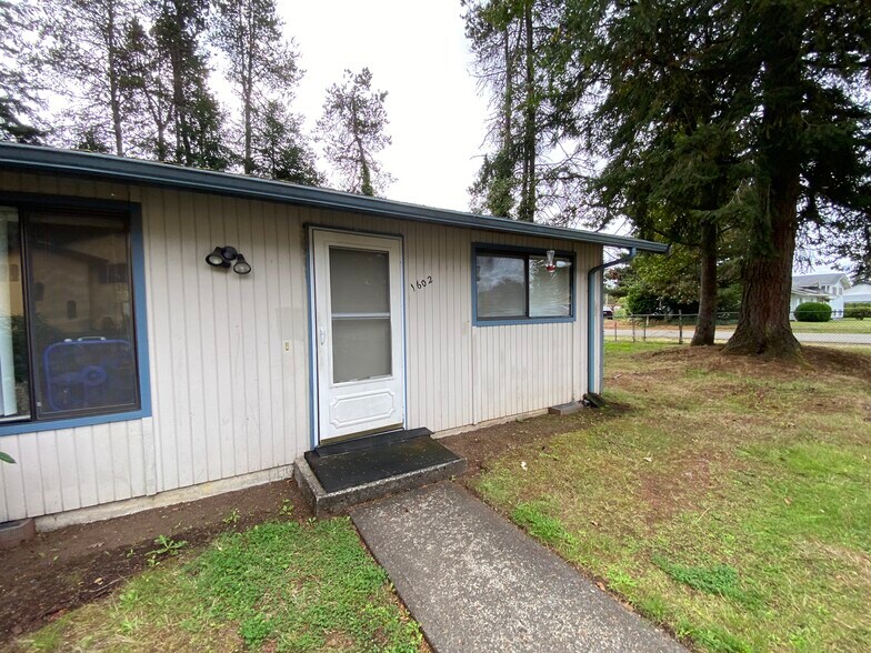 More Photos Of 1604 King St, Shelton Apartments For Sale