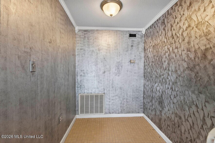More Photos Of 2005 Government St, Ocean Springs Flex For Lease