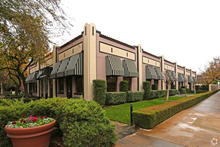 More Photos Of 2405 Capitol St, Fresno Freestanding For Lease