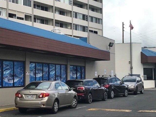 More Photos Of 2700 S King St, Honolulu Unknown For Lease