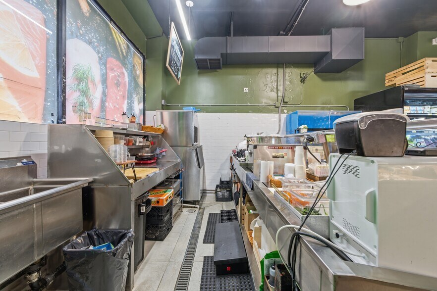 More Photos Of 14206 41st Ave, Flushing Supermarket For Lease