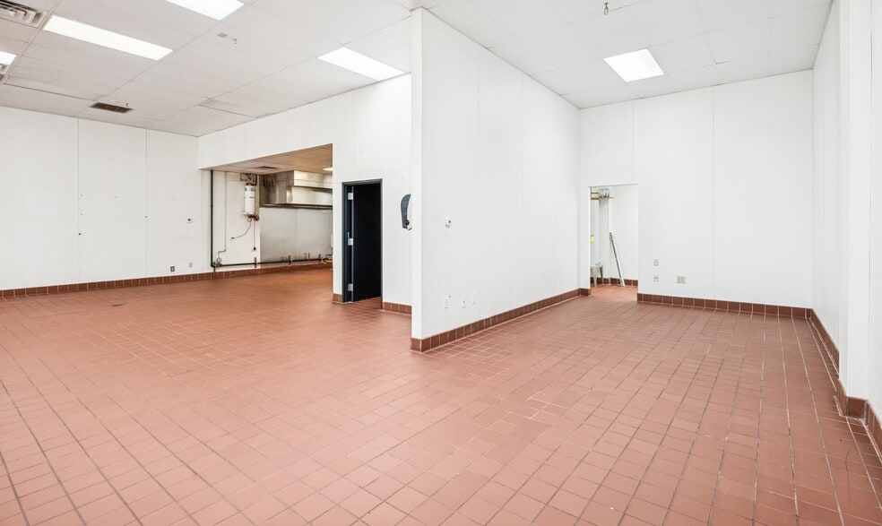 More Photos Of 15026-15080 Beltway Dr, Addison Light Manufacturing For Lease